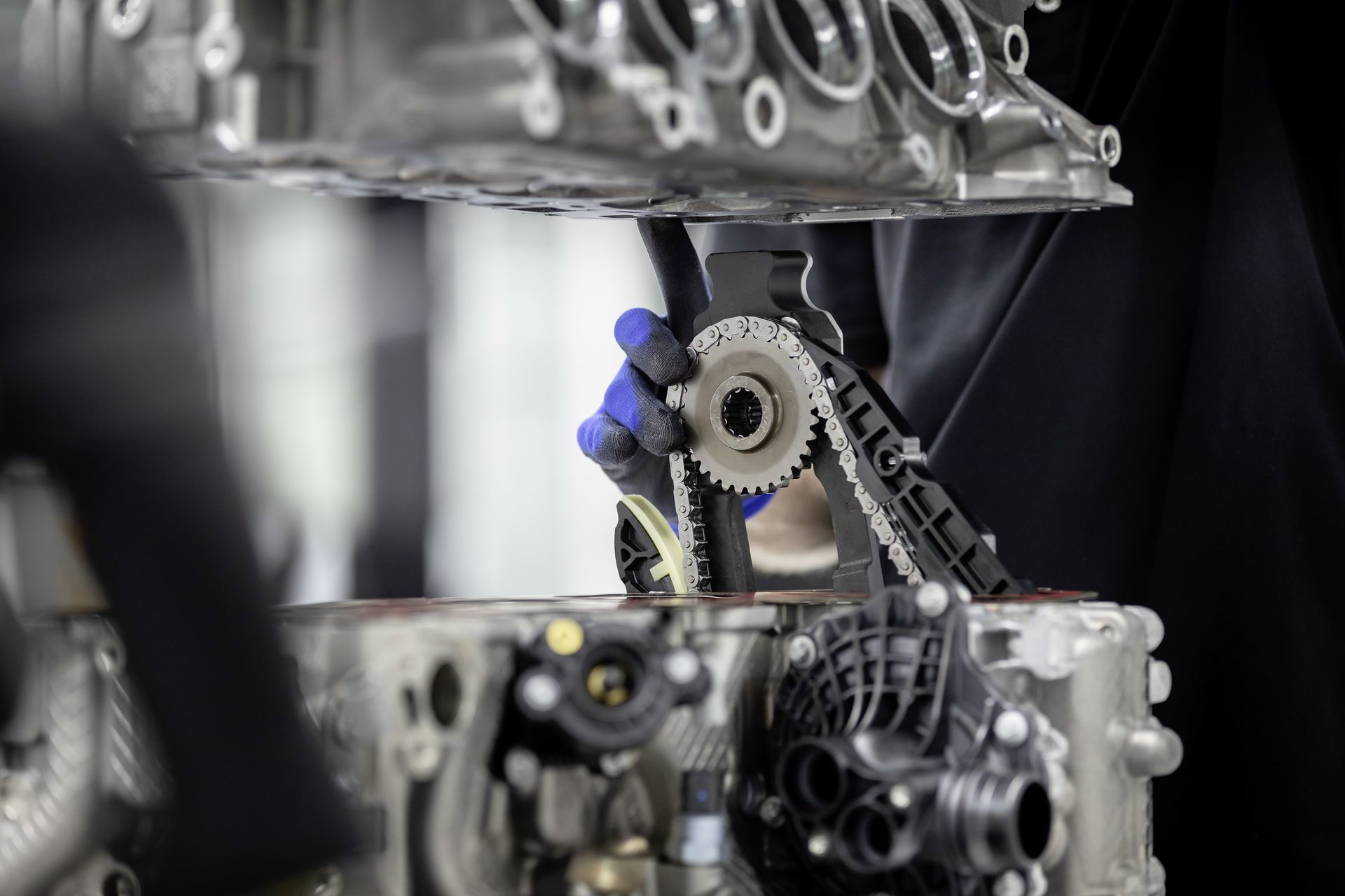 Neuer Mercedes Amg Vierzylinder Turbomotor Aus Hochmoderner Fertigung: Der Stärkste Serien Vierzylinder Der Welt, Made In Affalterbach New Mercedes Amg Four Cylinder Turbo Engine From Ultra Modern Production: The World's Most Powerful Four Cylinder Engin