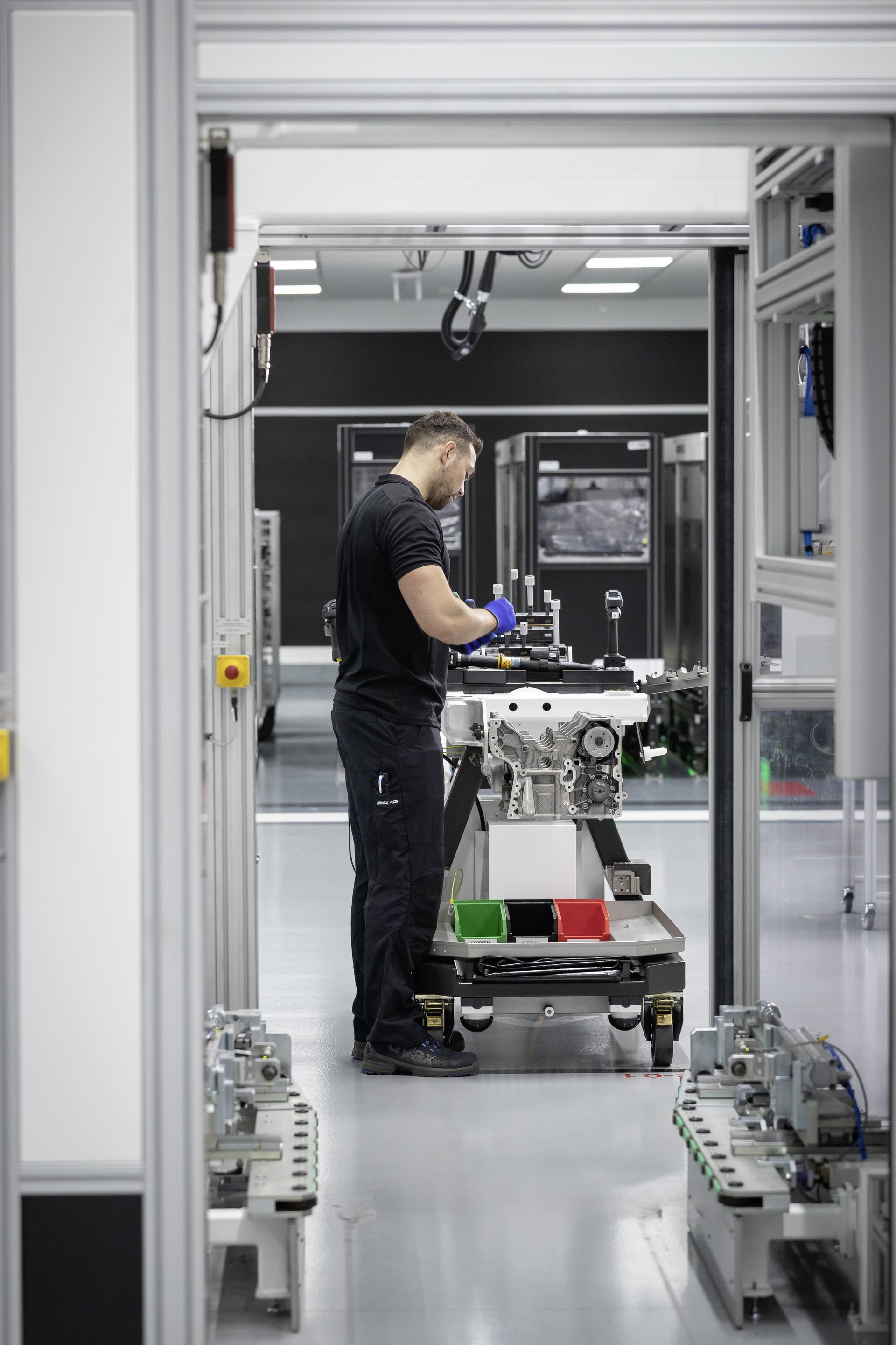 Neuer Mercedes Amg Vierzylinder Turbomotor Aus Hochmoderner Fertigung: Der Stärkste Serien Vierzylinder Der Welt, Made In Affalterbach New Mercedes Amg Four Cylinder Turbo Engine From Ultra Modern Production: The World's Most Powerful Four Cylinder Engin