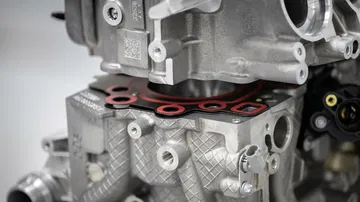 Neuer Mercedes Amg Vierzylinder Turbomotor Aus Hochmoderner Fertigung: Der Stärkste Serien Vierzylinder Der Welt, Made In Affalterbach New Mercedes Amg Four Cylinder Turbo Engine From Ultra Modern Production: The World's Most Powerful Four Cylinder Engin