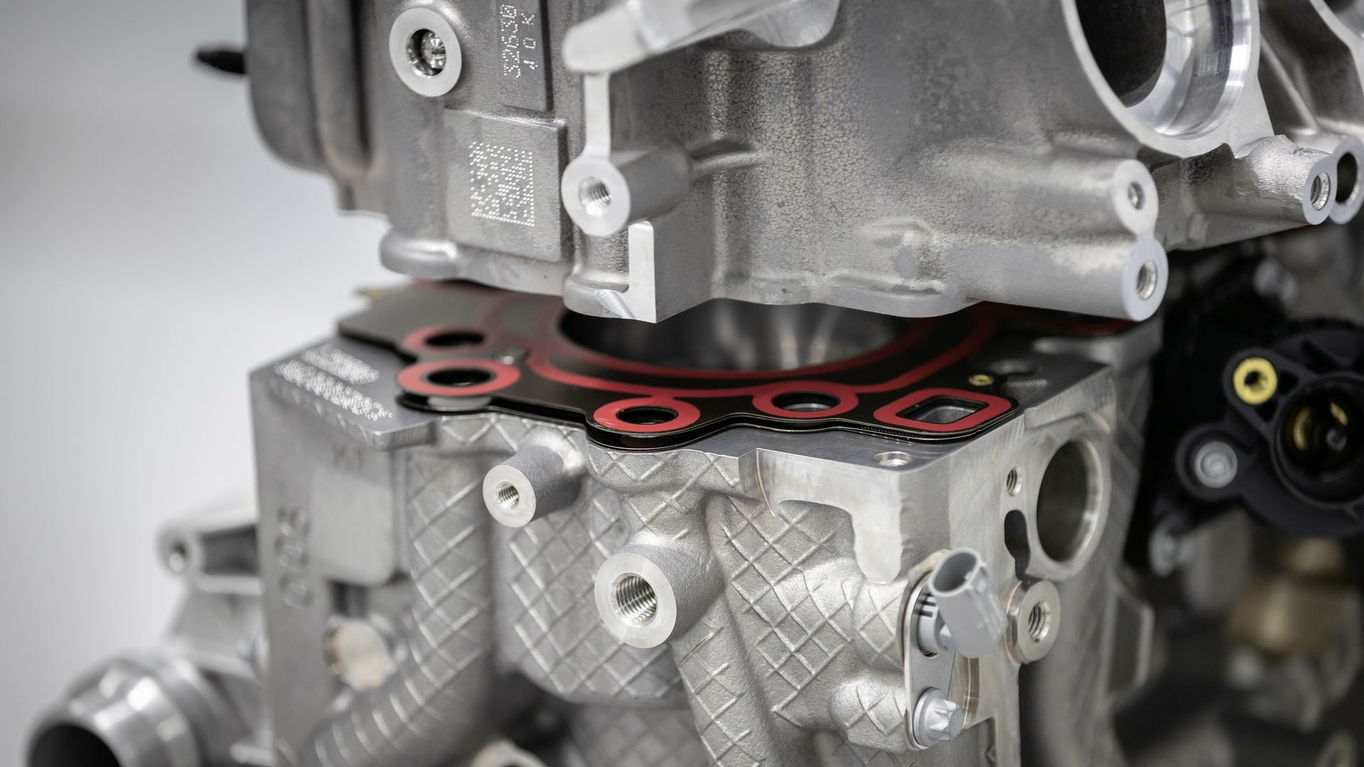 Neuer Mercedes Amg Vierzylinder Turbomotor Aus Hochmoderner Fertigung: Der Stärkste Serien Vierzylinder Der Welt, Made In Affalterbach New Mercedes Amg Four Cylinder Turbo Engine From Ultra Modern Production: The World's Most Powerful Four Cylinder Engin