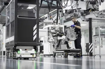 Neuer Mercedes Amg Vierzylinder Turbomotor Aus Hochmoderner Fertigung: Der Stärkste Serien Vierzylinder Der Welt, Made In Affalterbach New Mercedes Amg Four Cylinder Turbo Engine From Ultra Modern Production: The World's Most Powerful Four Cylinder Engin