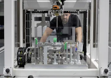 Neuer Mercedes Amg Vierzylinder Turbomotor Aus Hochmoderner Fertigung: Der Stärkste Serien Vierzylinder Der Welt, Made In Affalterbach New Mercedes Amg Four Cylinder Turbo Engine From Ultra Modern Production: The World's Most Powerful Four Cylinder Engin