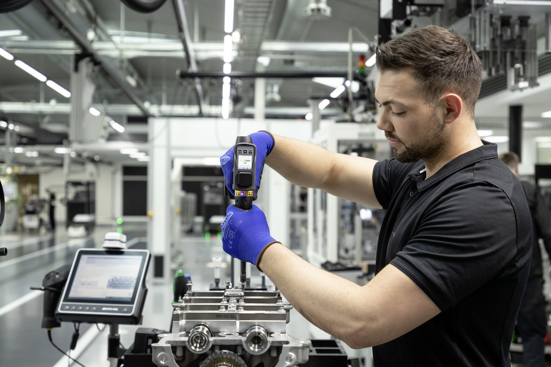 Neuer Mercedes Amg Vierzylinder Turbomotor Aus Hochmoderner Fertigung: Der Stärkste Serien Vierzylinder Der Welt, Made In Affalterbach New Mercedes Amg Four Cylinder Turbo Engine From Ultra Modern Production: The World's Most Powerful Four Cylinder Engin