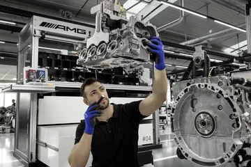 Neuer Mercedes Amg Vierzylinder Turbomotor Aus Hochmoderner Fertigung: Der Stärkste Serien Vierzylinder Der Welt, Made In Affalterbach New Mercedes Amg Four Cylinder Turbo Engine From Ultra Modern Production: The World's Most Powerful Four Cylinder Engin