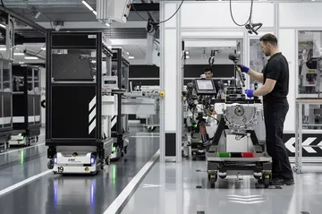 Neuer Mercedes Amg Vierzylinder Turbomotor Aus Hochmoderner Fertigung: Der Stärkste Serien Vierzylinder Der Welt, Made In Affalterbach New Mercedes Amg Four Cylinder Turbo Engine From Ultra Modern Production: The World's Most Powerful Four Cylinder Engin