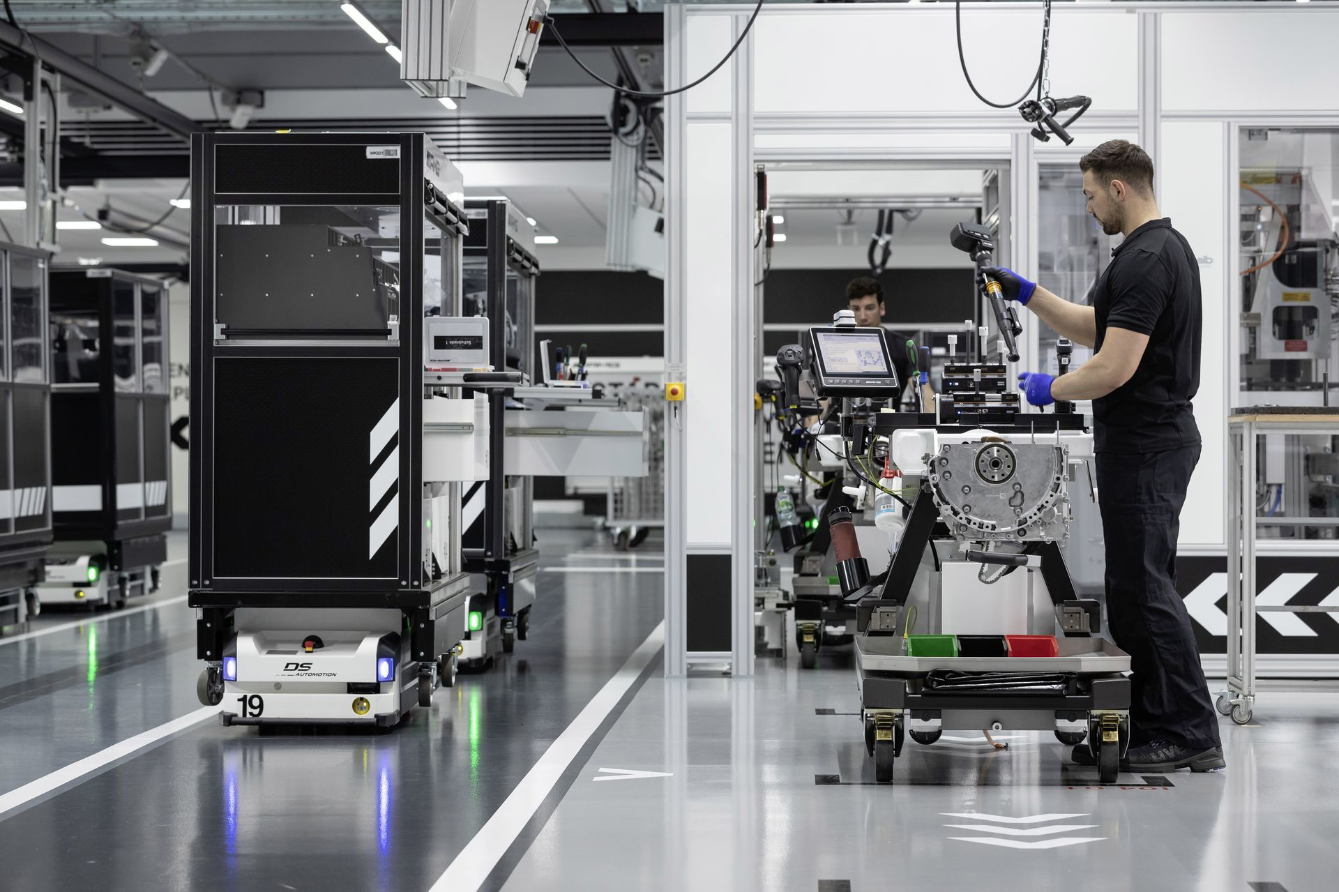 Neuer Mercedes Amg Vierzylinder Turbomotor Aus Hochmoderner Fertigung: Der Stärkste Serien Vierzylinder Der Welt, Made In Affalterbach New Mercedes Amg Four Cylinder Turbo Engine From Ultra Modern Production: The World's Most Powerful Four Cylinder Engin