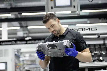 Neuer Mercedes Amg Vierzylinder Turbomotor Aus Hochmoderner Fertigung: Der Stärkste Serien Vierzylinder Der Welt, Made In Affalterbach New Mercedes Amg Four Cylinder Turbo Engine From Ultra Modern Production: The World's Most Powerful Four Cylinder Engin