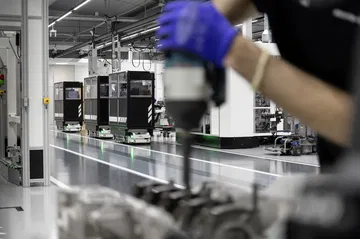 Neuer Mercedes Amg Vierzylinder Turbomotor Aus Hochmoderner Fertigung: Der Stärkste Serien Vierzylinder Der Welt, Made In Affalterbach New Mercedes Amg Four Cylinder Turbo Engine From Ultra Modern Production: The World's Most Powerful Four Cylinder Engin