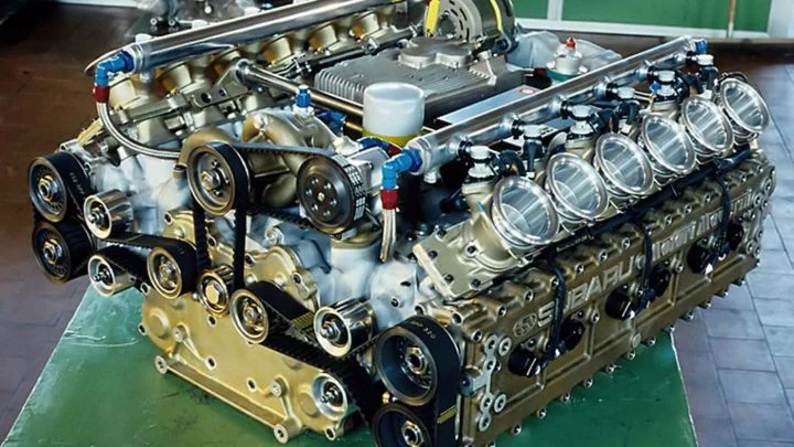 Motor Subaru F1 0619 01