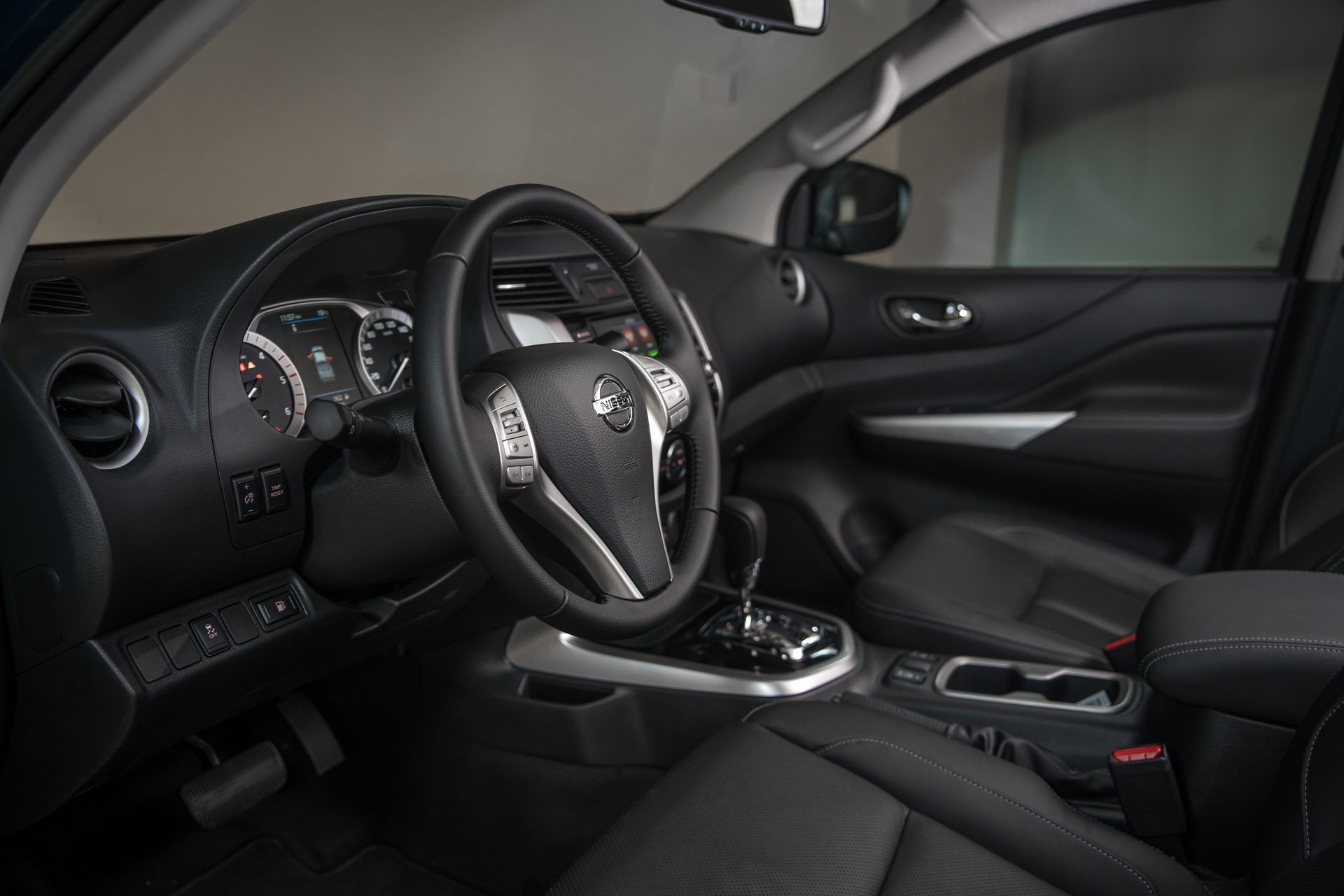 Nissan Navara Double Cab Interior