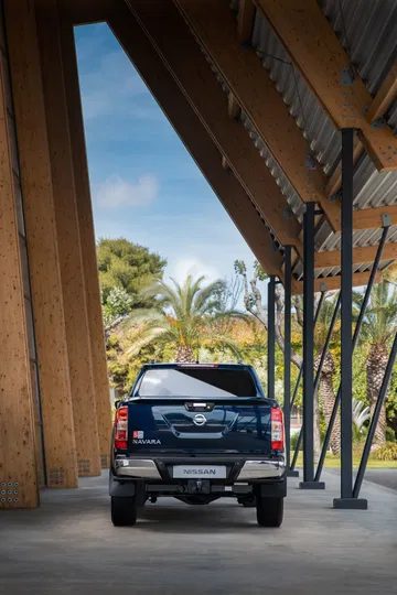 Nissan Navara Double Cab Blue Rear