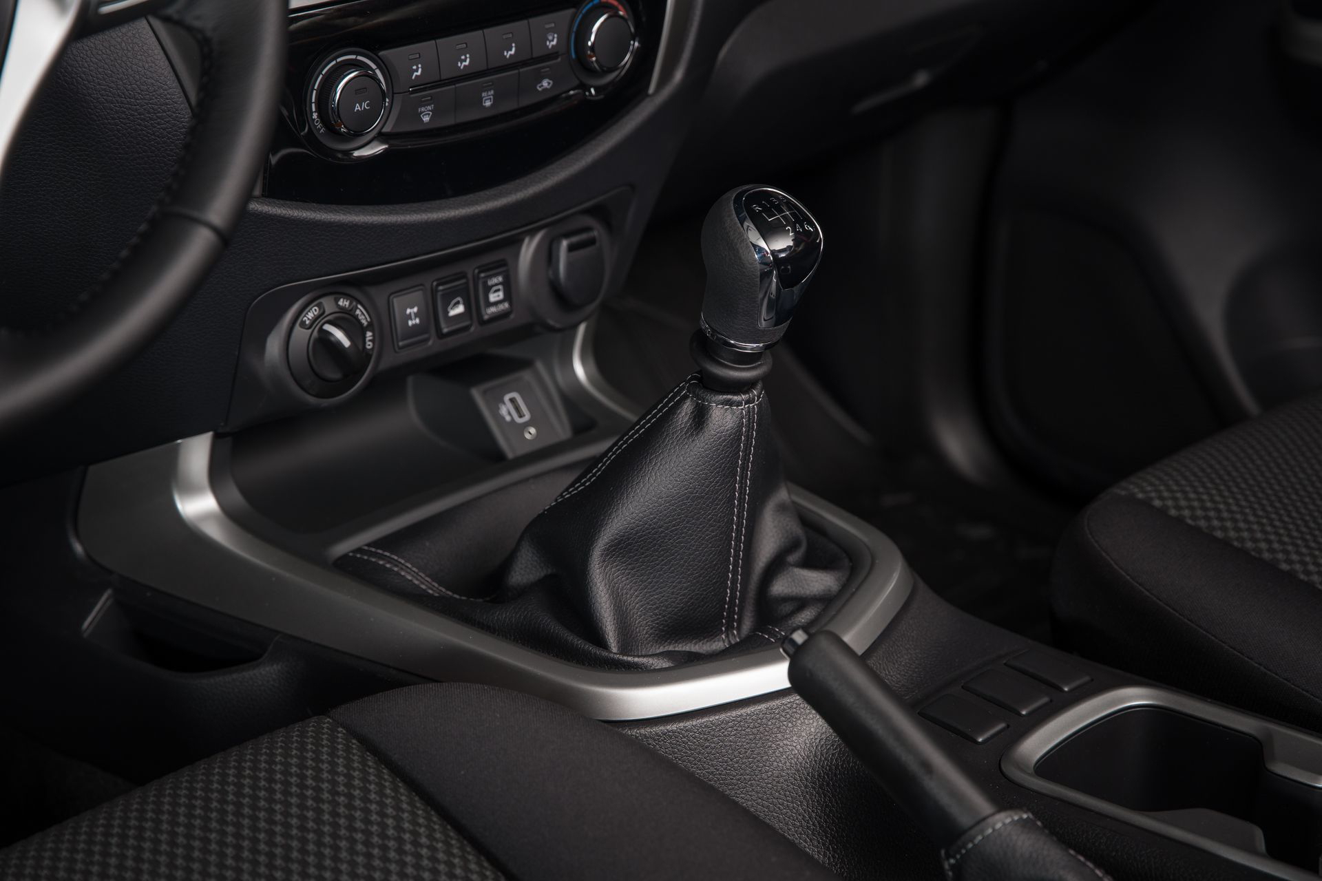 Nissan Navara King Cab Interior Gear Stick