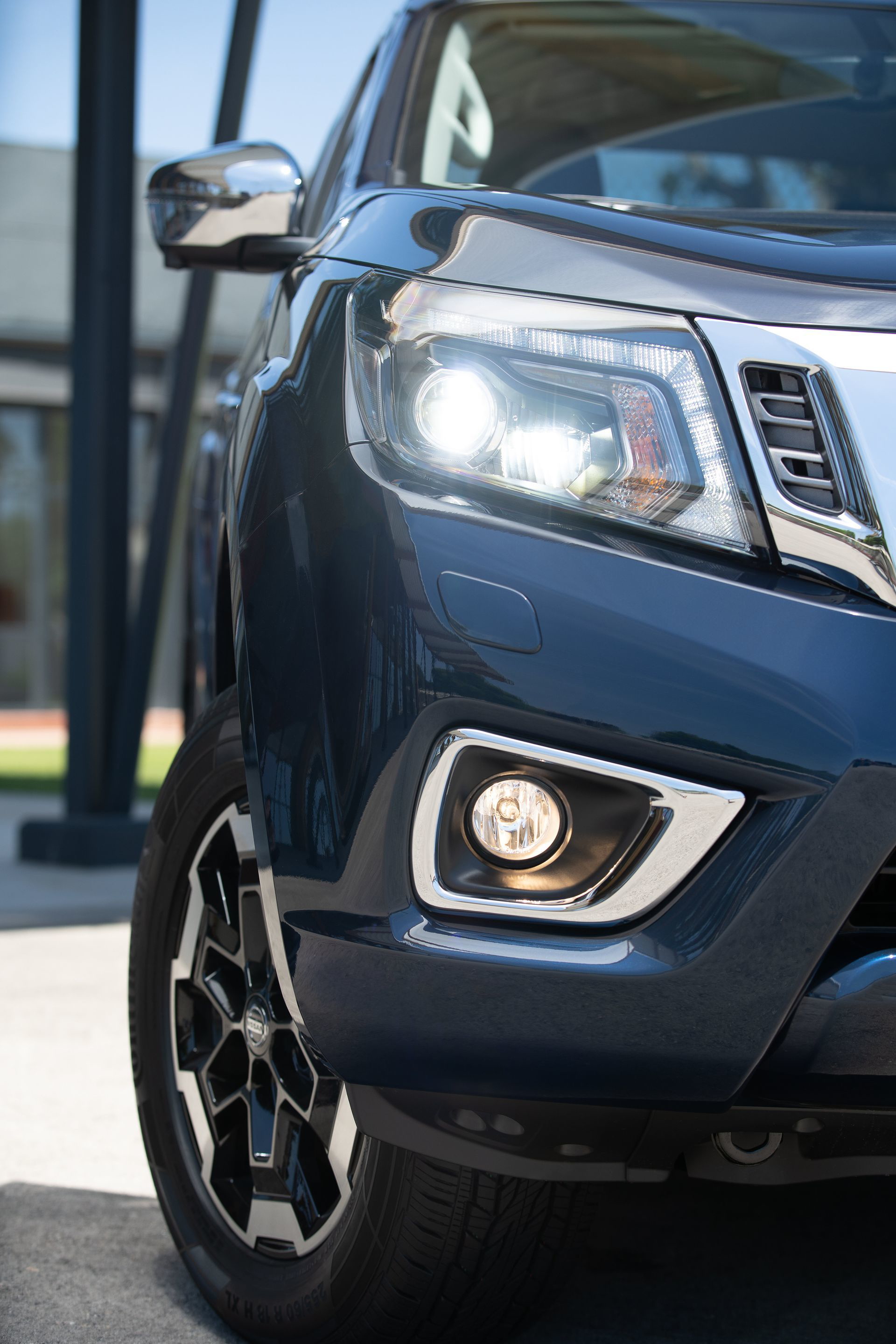 Nissan Navara Double Cab Front Lights