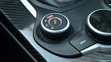 Tesla Model 3 Vs Alfa Romeo Giulia Quadrifoglio 0619 010