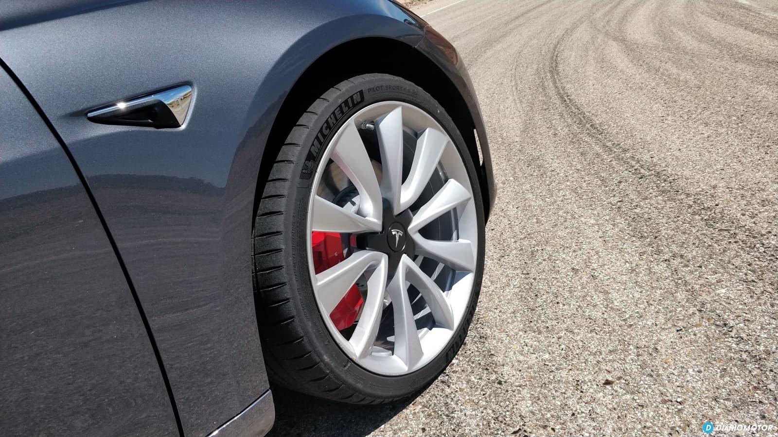 Tesla Model 3 Vs Alfa Romeo Giulia Quadrifoglio 0619 030
