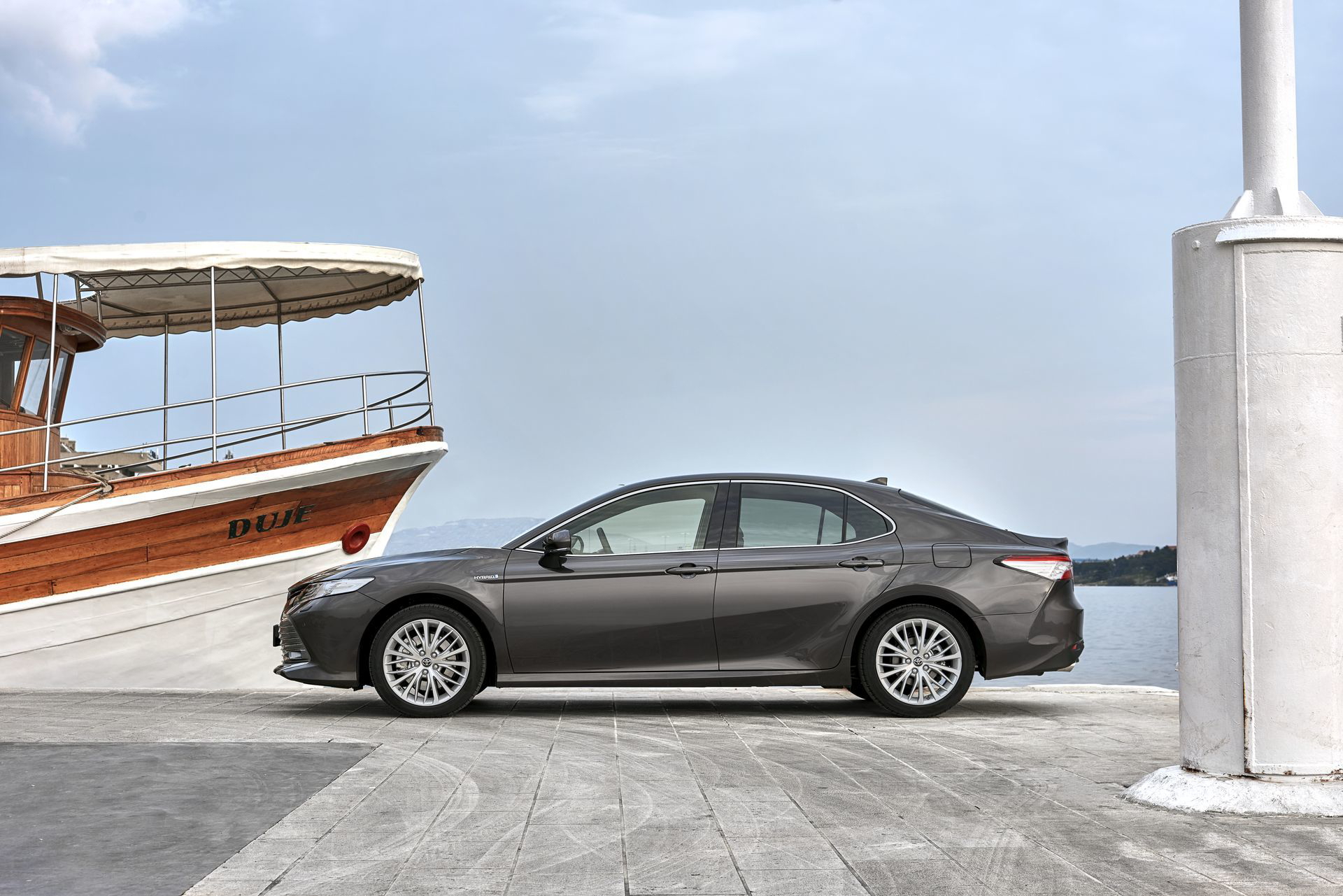 Toyota Camry Hybrid 2019 13