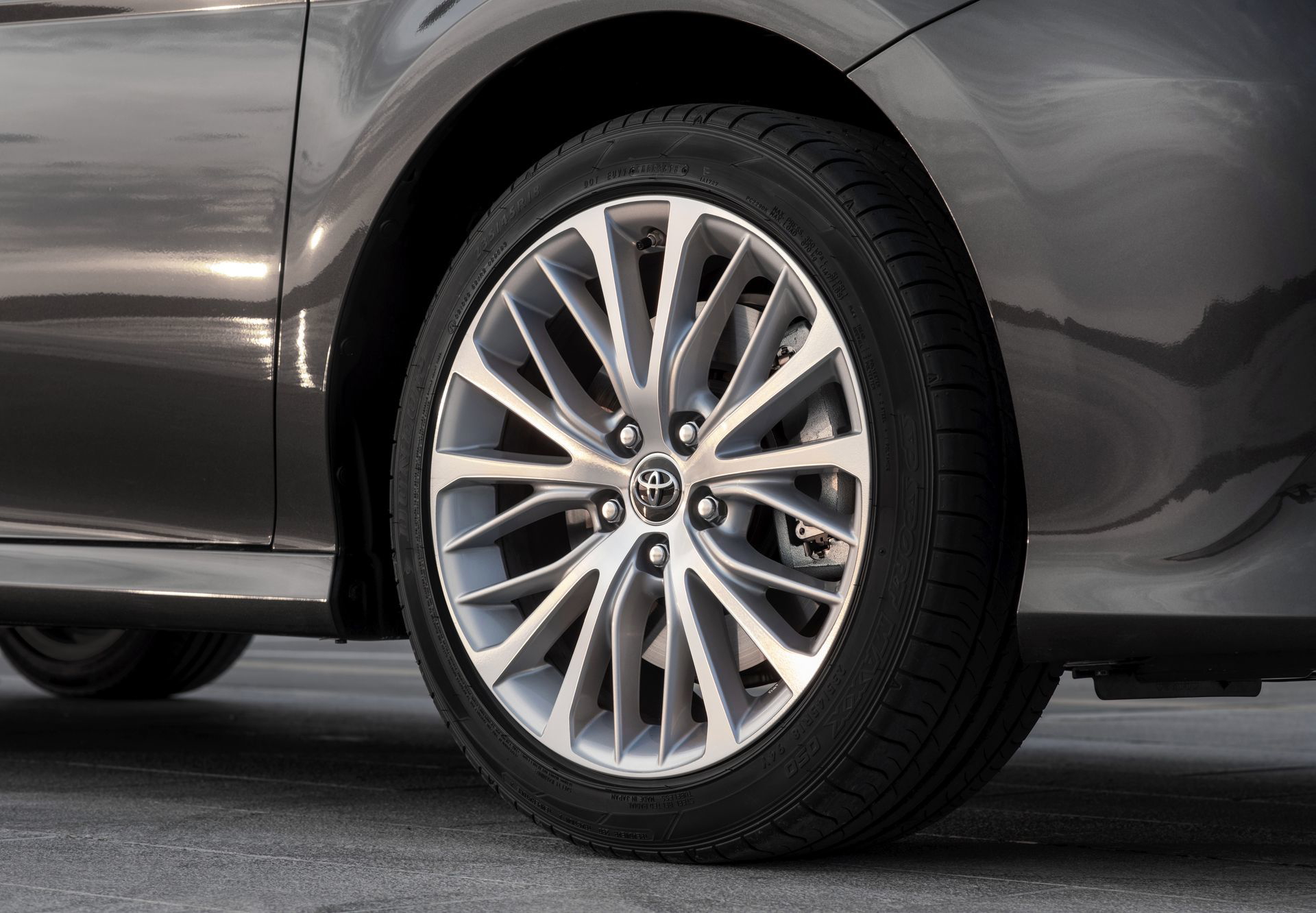 Toyota Camry Hybrid 2019 16