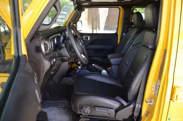 Jeep Wrangler Rubicon Interior 01