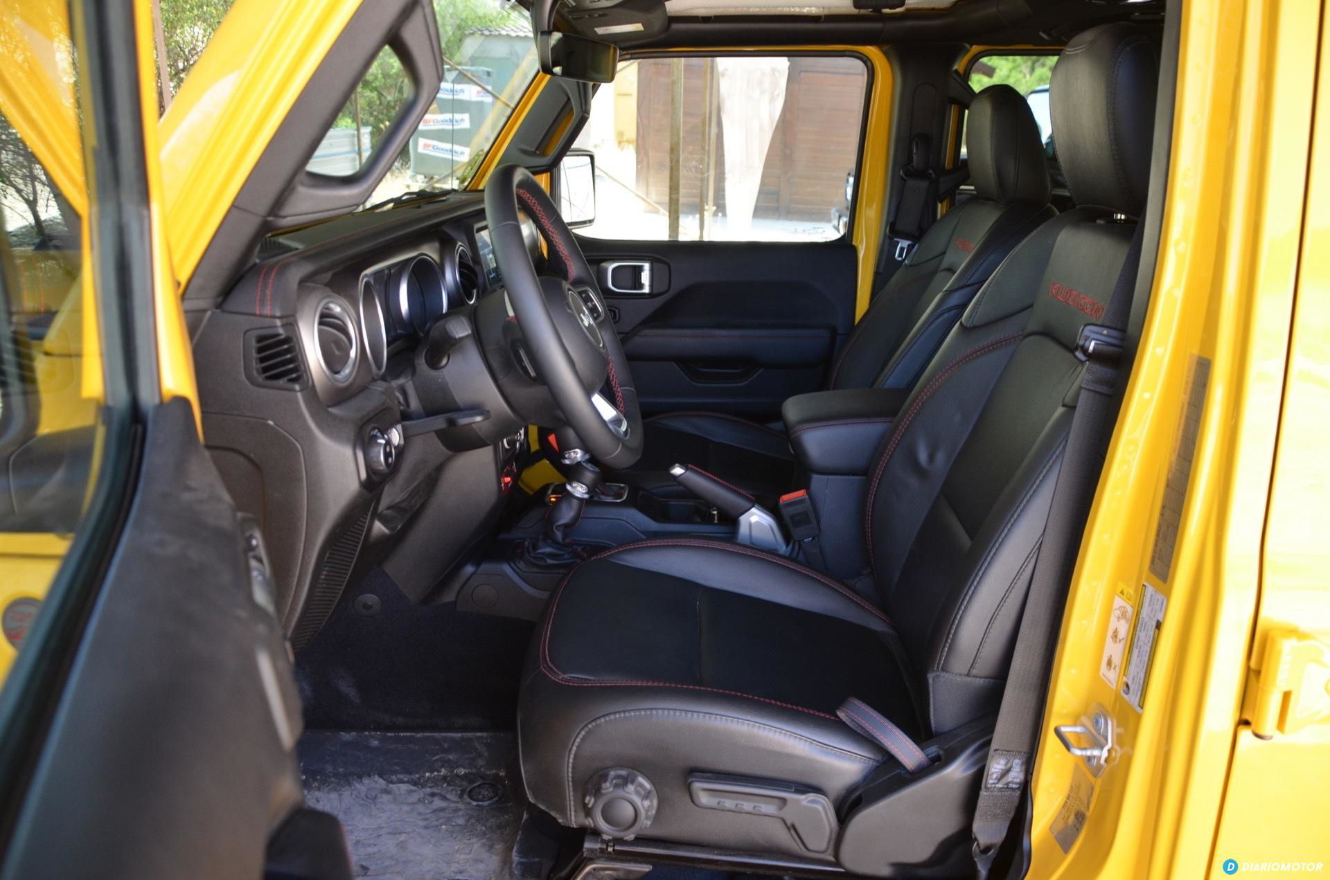 Jeep Wrangler Rubicon Interior 01