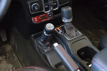 Jeep Wrangler Rubicon Interior 04