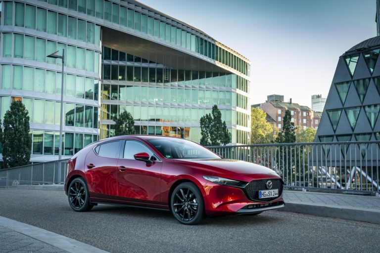Mazda 3 Skactiv X Exterior 00002 thumbnail Mazda 3 Skactiv X Exterior 00002 thumbnail