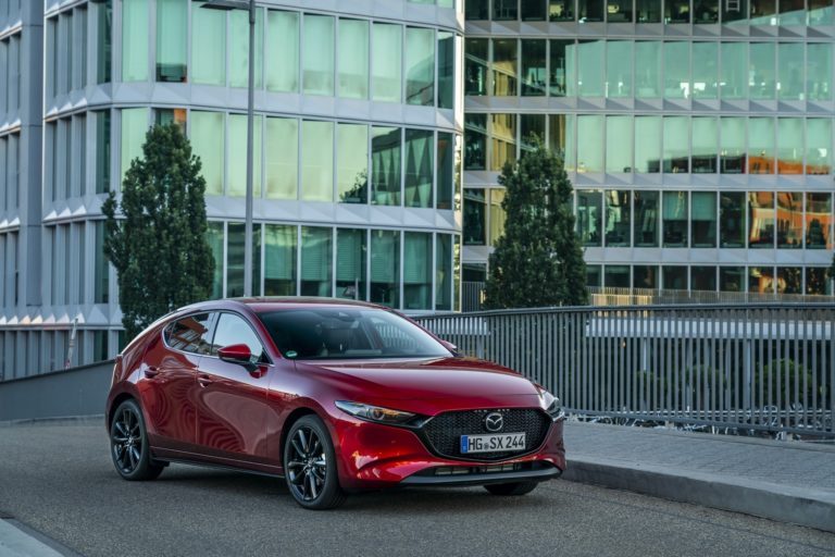 Mazda 3 Skactiv X Exterior 00004 thumbnail Mazda 3 Skactiv X Exterior 00004 thumbnail
