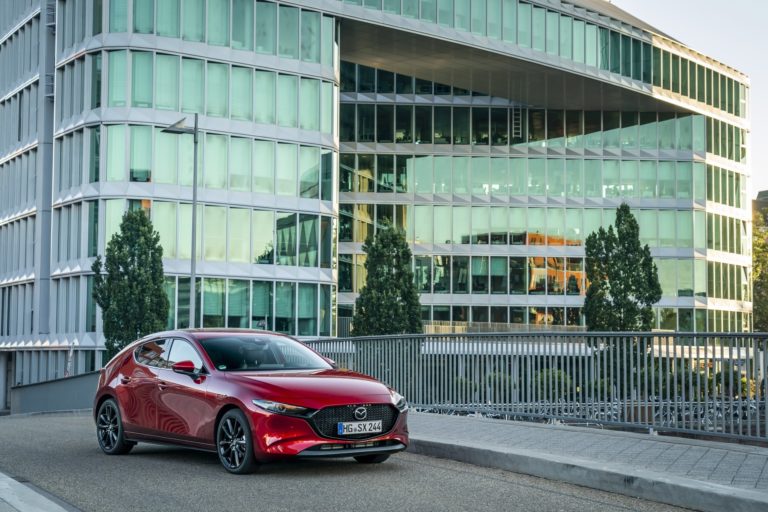 Mazda 3 Skactiv X Exterior 00005 thumbnail Mazda 3 Skactiv X Exterior 00005 thumbnail
