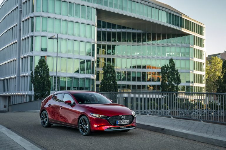 Mazda 3 Skactiv X Exterior 00007 thumbnail Mazda 3 Skactiv X Exterior 00007 thumbnail