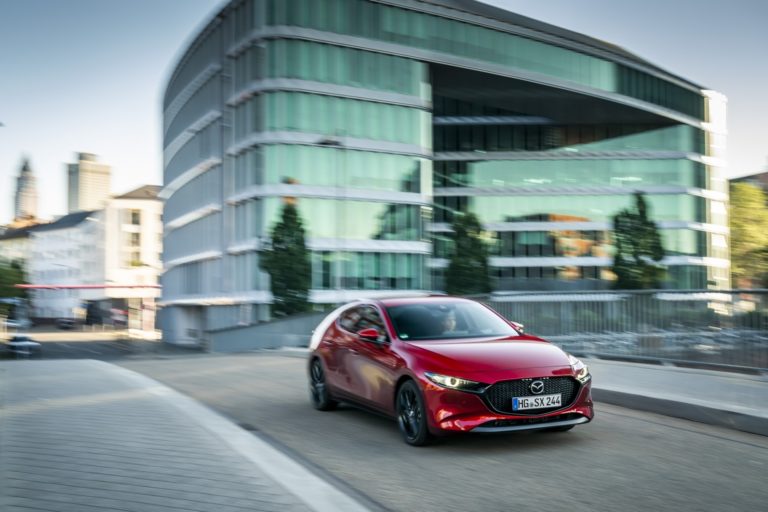 Mazda 3 Skactiv X Exterior 00008 thumbnail Mazda 3 Skactiv X Exterior 00008 thumbnail
