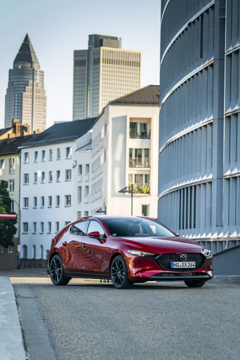 Mazda 3 Skactiv X Exterior 00011 thumbnail Mazda 3 Skactiv X Exterior 00011 thumbnail