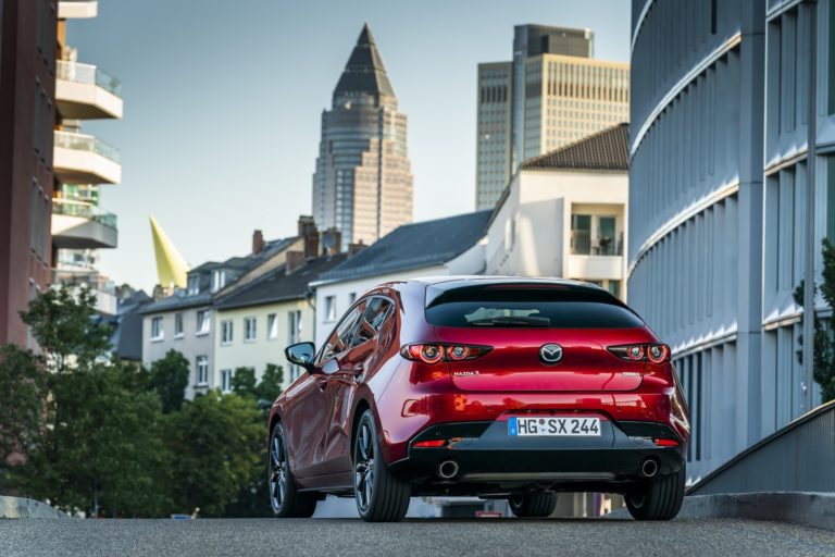 Mazda 3 Skactiv X Exterior 00018 thumbnail Mazda 3 Skactiv X Exterior 00018 thumbnail