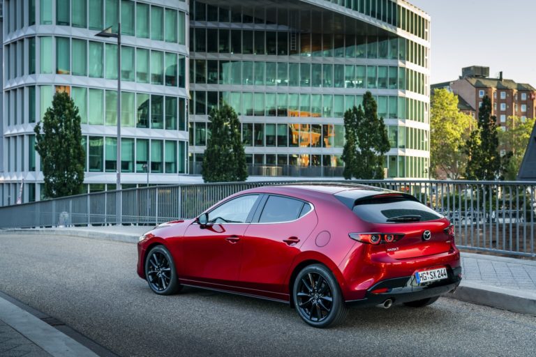 Mazda 3 Skactiv X Exterior 00019 thumbnail Mazda 3 Skactiv X Exterior 00019 thumbnail
