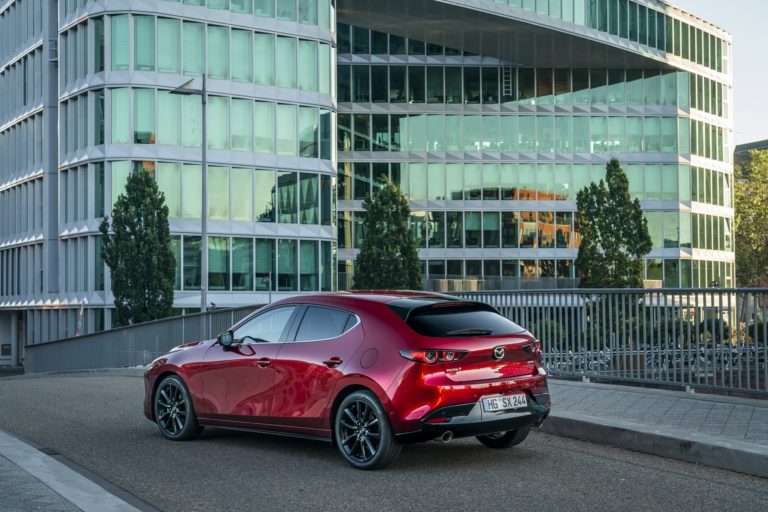 Mazda 3 Skactiv X Exterior 00020 thumbnail Mazda 3 Skactiv X Exterior 00020 thumbnail