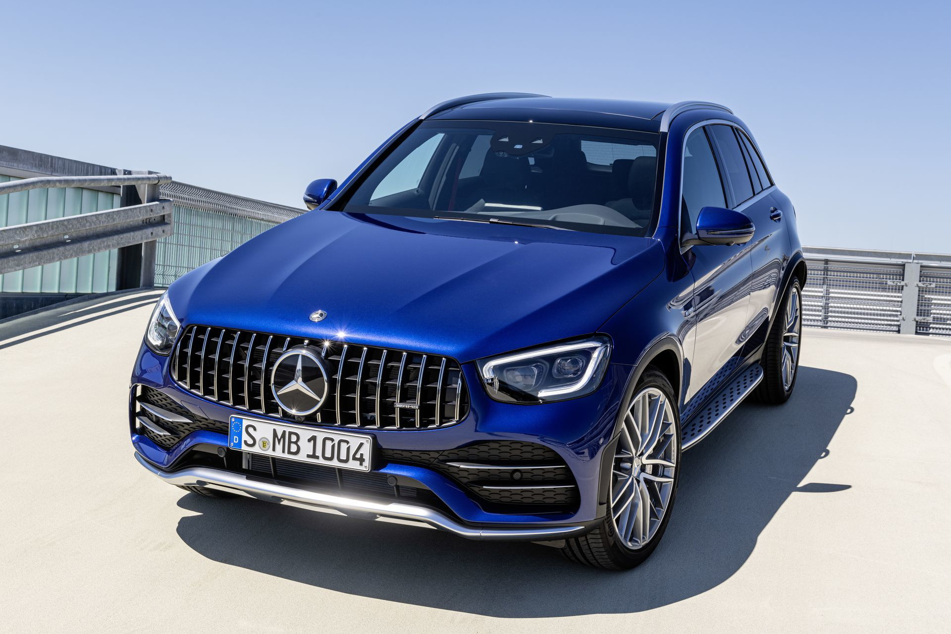 Die Neuen Mercedes Amg Glc 43 4matic Modelle: Agiler Und Markanter: Start Frei Für Die Ungleichen Zwillinge The New Mercedes Amg Glc 43 4matic Models: More Agile And More Distinctive: Chocks Away For The Dynamic Duo