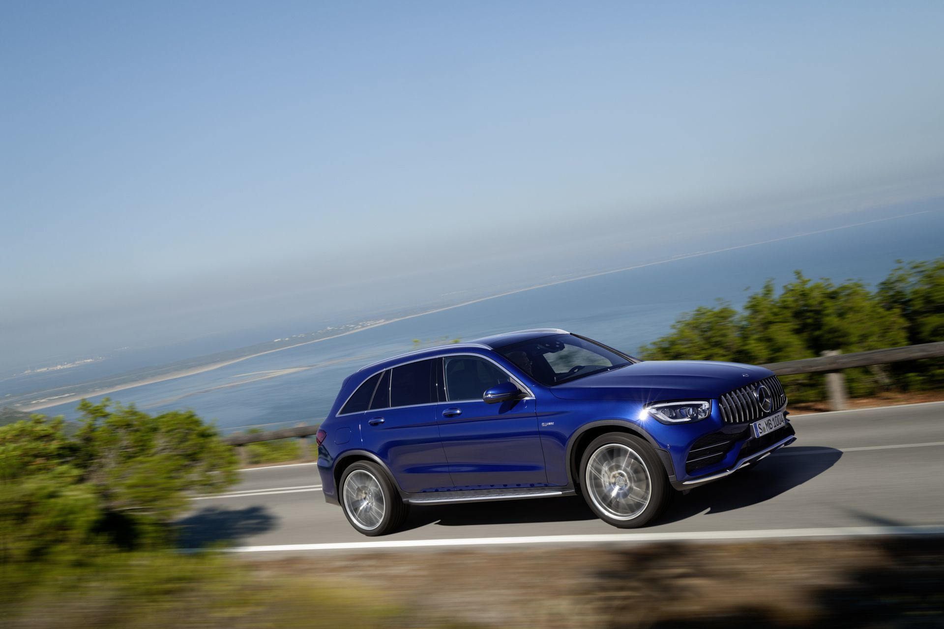 Die Neuen Mercedes Amg Glc 43 4matic Modelle: Agiler Und Markanter: Start Frei Für Die Ungleichen Zwillinge The New Mercedes Amg Glc 43 4matic Models: More Agile And More Distinctive: Chocks Away For The Dynamic Duo