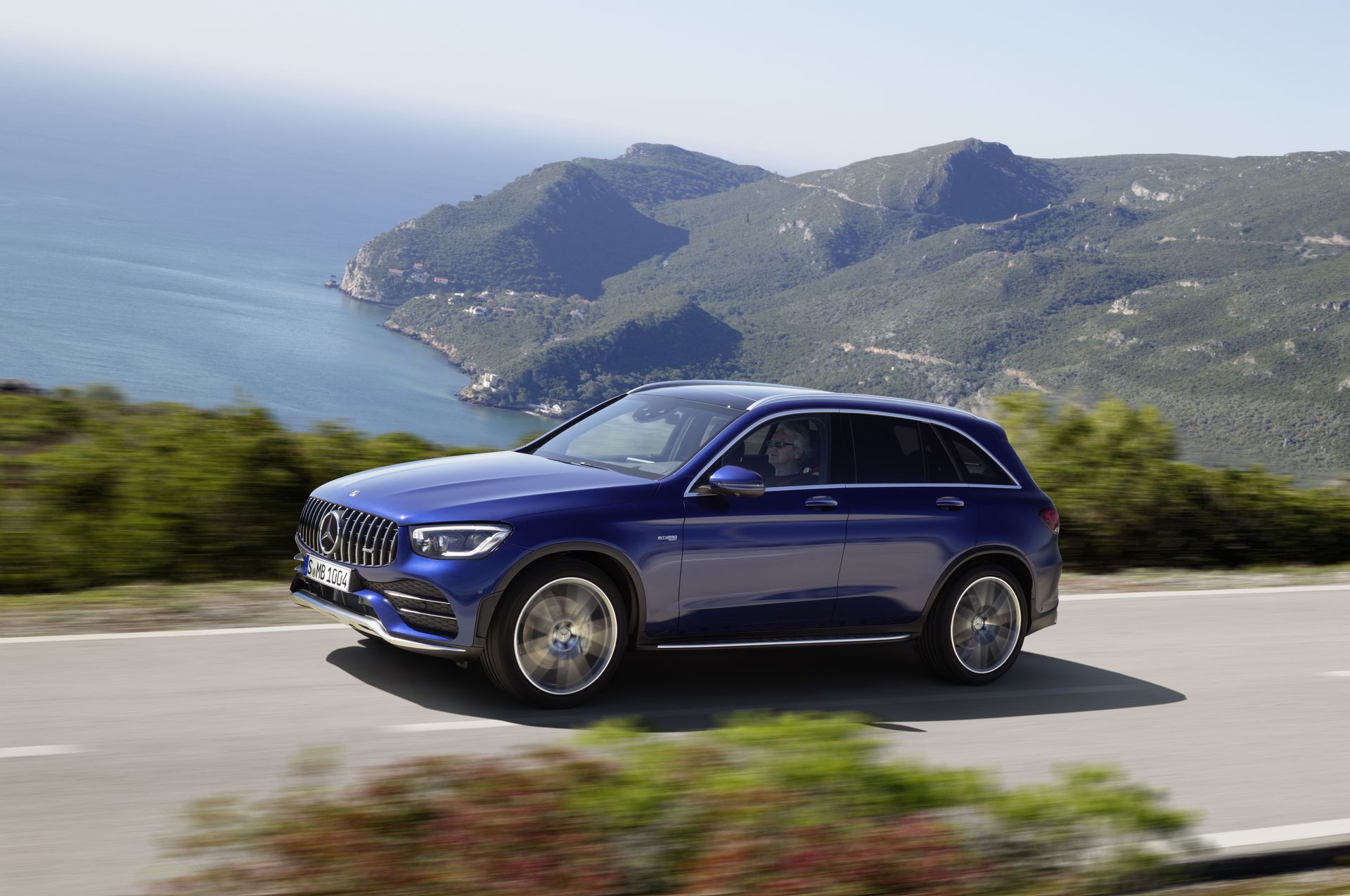 Die Neuen Mercedes Amg Glc 43 4matic Modelle: Agiler Und Markanter: Start Frei Für Die Ungleichen Zwillinge The New Mercedes Amg Glc 43 4matic Models: More Agile And More Distinctive: Chocks Away For The Dynamic Duo