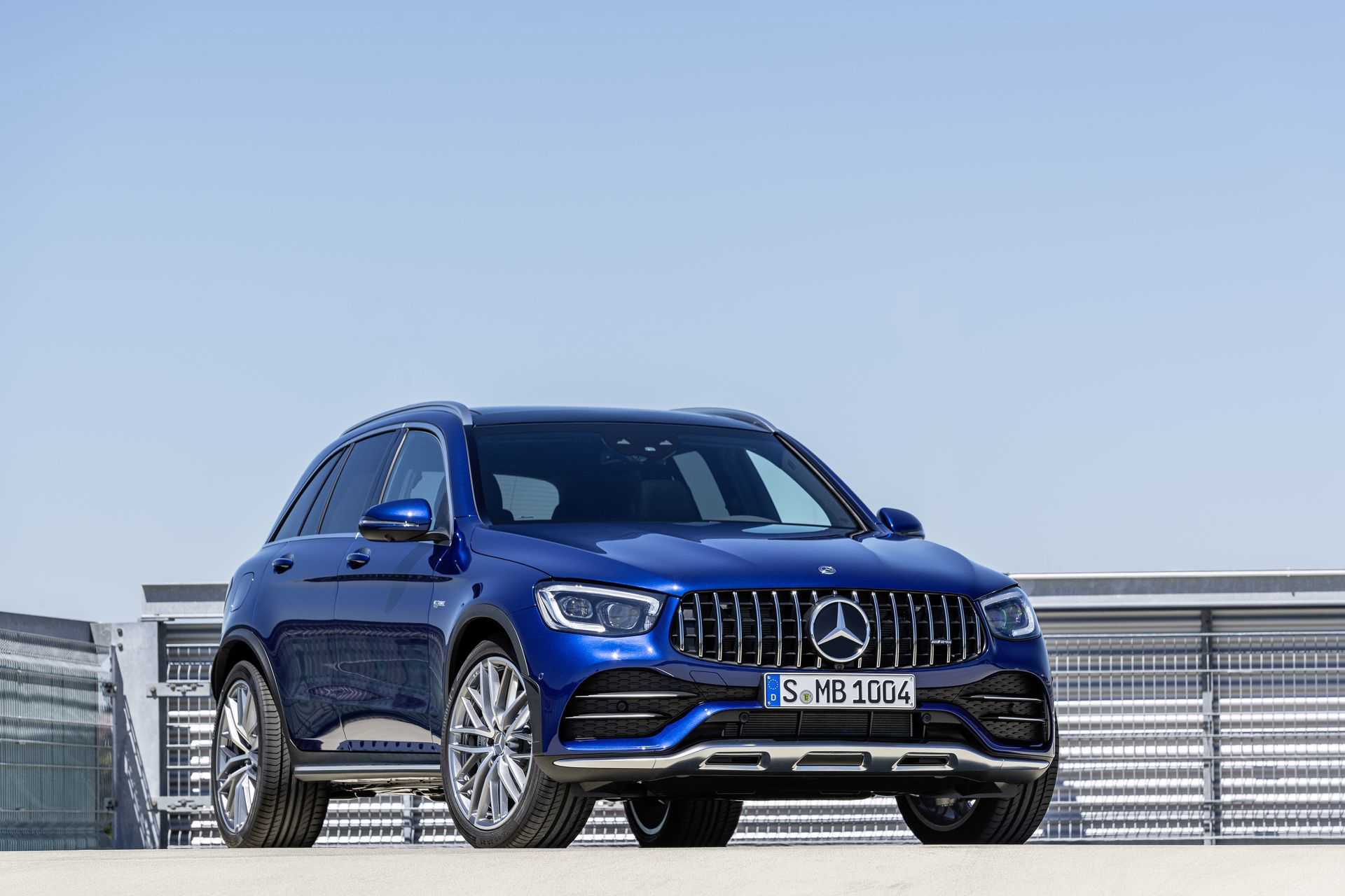 Die Neuen Mercedes Amg Glc 43 4matic Modelle: Agiler Und Markanter: Start Frei Für Die Ungleichen Zwillinge The New Mercedes Amg Glc 43 4matic Models: More Agile And More Distinctive: Chocks Away For The Dynamic Duo