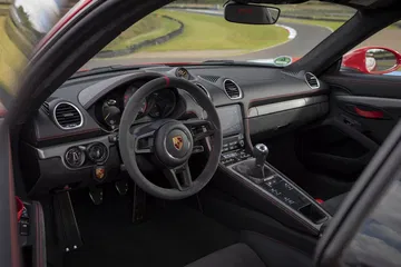 Porsche 718 Cayman Gt4 0719 001
