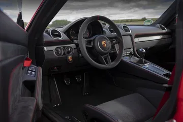 Porsche 718 Cayman Gt4 0719 002