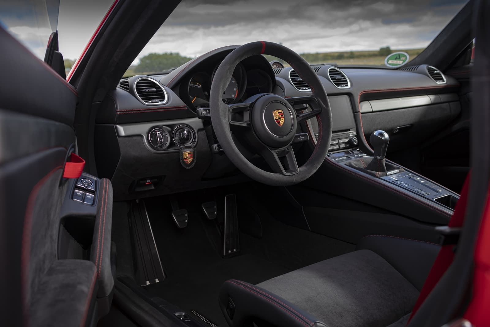 Porsche 718 Cayman Gt4 0719 002