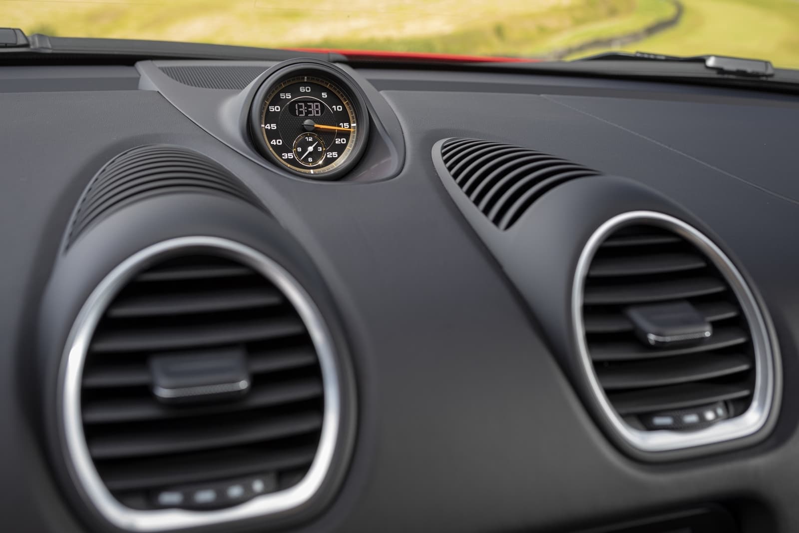 Porsche 718 Cayman Gt4 0719 004