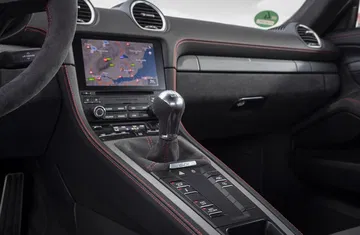 Porsche 718 Cayman Gt4 0719 005