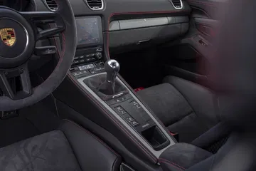 Porsche 718 Cayman Gt4 0719 006