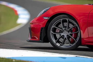 Porsche 718 Cayman Gt4 0719 008