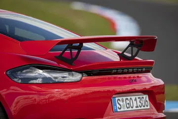 Porsche 718 Cayman Gt4 0719 010