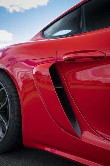 Porsche 718 Cayman Gt4 0719 015