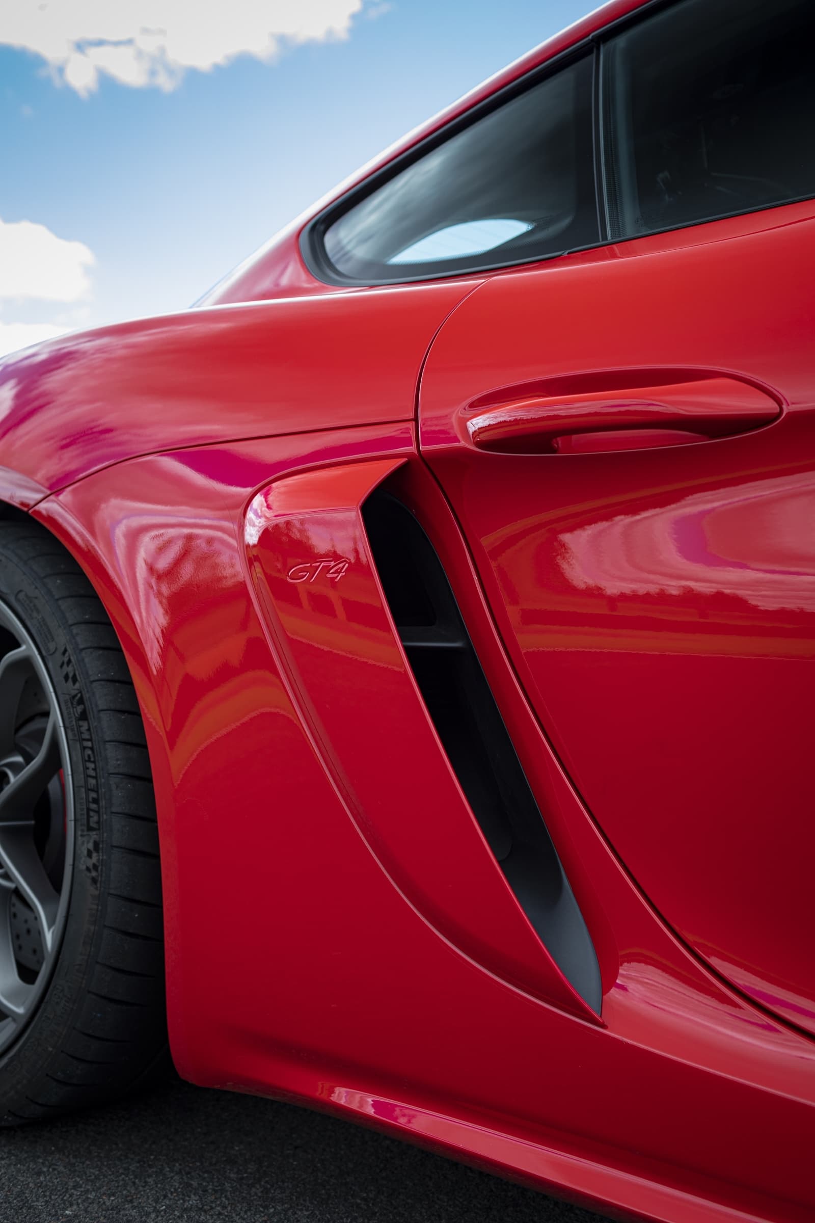 Porsche 718 Cayman Gt4 0719 015