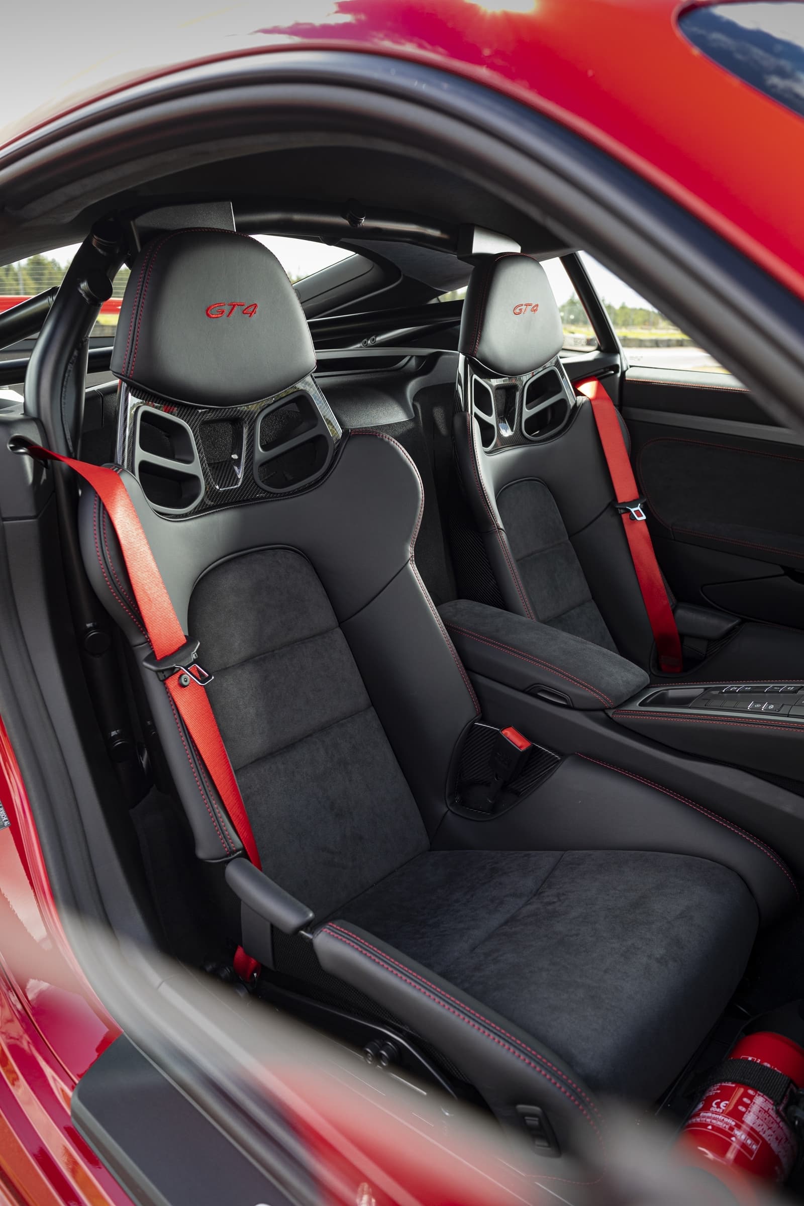 Porsche 718 Cayman Gt4 0719 017