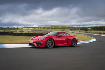 Porsche 718 Cayman Gt4 0719 023