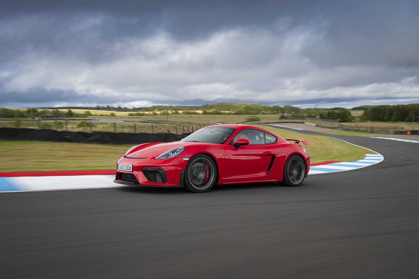 Porsche 718 Cayman Gt4 0719 023